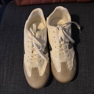 Dolce Vita Cream and Tan Women's Sneakers